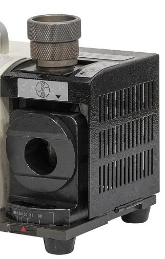 STALEX MR-13B 
  Безопасность  
 Защитный кожух препятствует вылету стружки и делает эксплуатацию безопасной  
