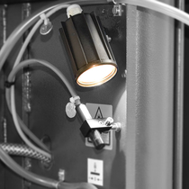 Pilous PP 502 G CNC  ЛАМПА   
 Освещает рабочую зону станка  
