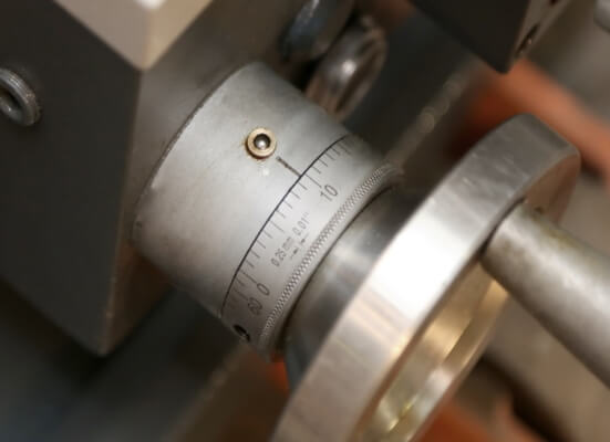 MasterTurn 2880G Цена деления лимба продольной подачи - 0 25 мм